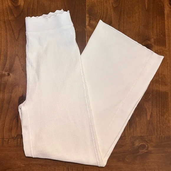 House of Harlow 1960 White Textured/Ribbed Knit Wide Leg Pants – Size M - Picture 1 of 5